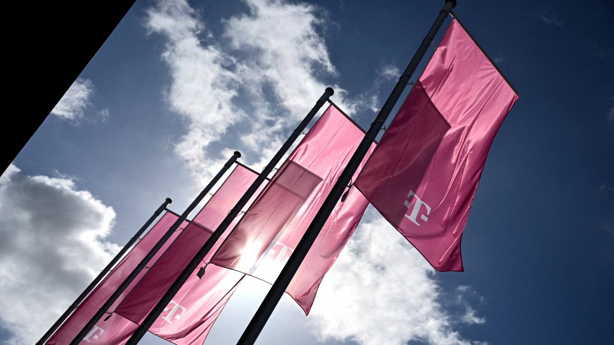 Flags with the logo of Deutsche Telekom AG flutter on the day of the annual shareholder meeting in Bonn, Germany, April 1, 2026. (Reuters Photo)
