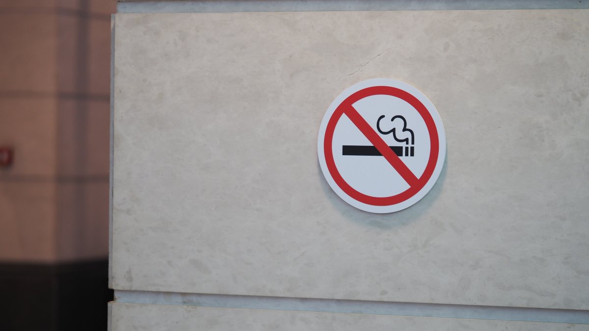 A no-smoking sign is displayed on a wall in a public area. (Shutterstock Photo)