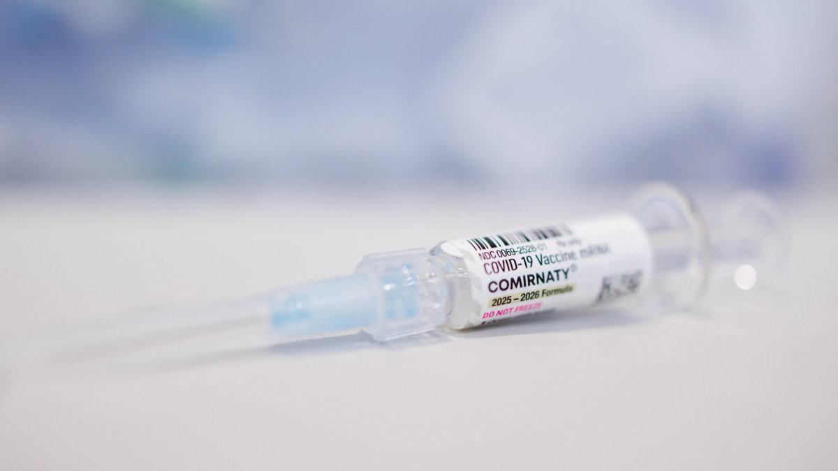 An illustration photo shows a dose of the Pfizer-BioNTech coronavirus disease (COVID-19) vaccine from Skippack Pharmacy in Lansdale, Pennsylvania, U.S. Sept. 4, 2025. (Reuters File Photo)