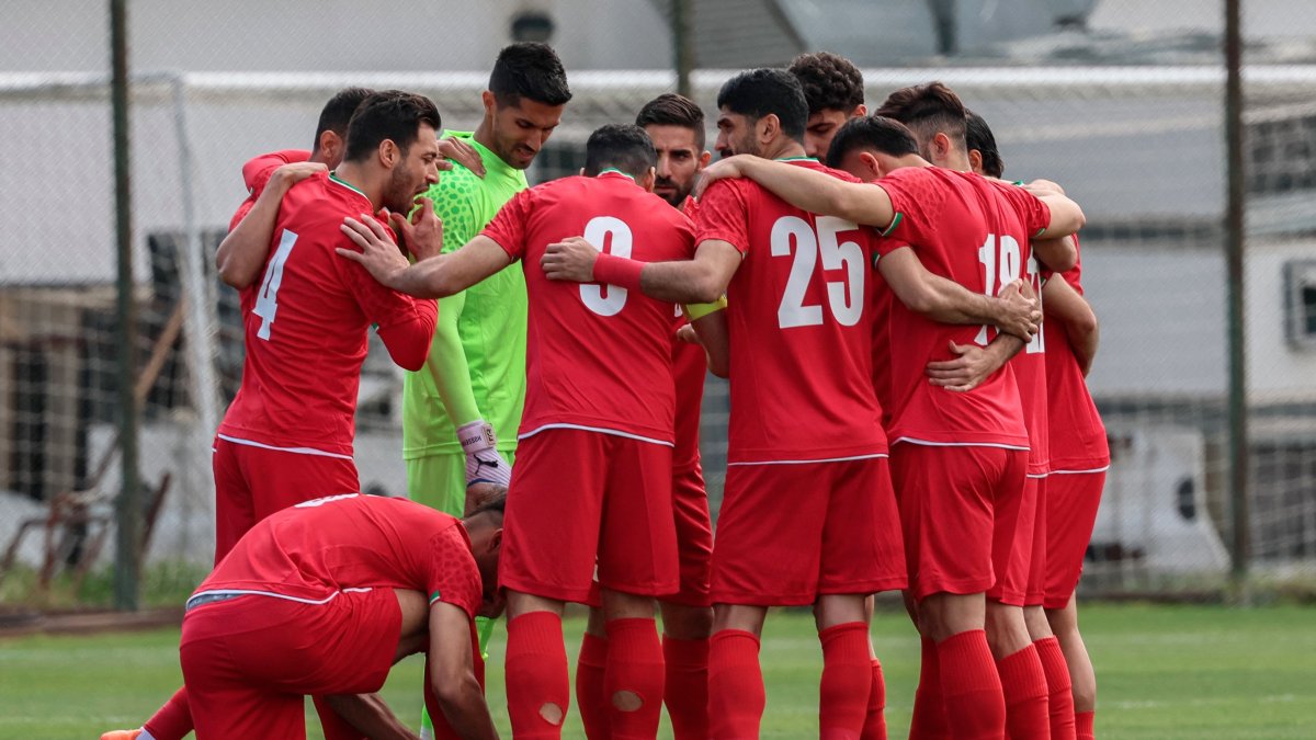 Iran's players gather on the pitch before a friendly football match between Iran and Costa Rica, in Antalya, southern Türkiye, March 31, 2026. (AFP File Photo)