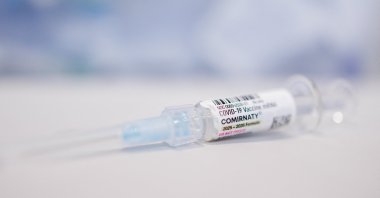 An illustration photo shows a dose of the Pfizer-BioNTech coronavirus disease (COVID-19) vaccine from Skippack Pharmacy in Lansdale, Pennsylvania, U.S. Sept. 4, 2025. (Reuters File Photo)