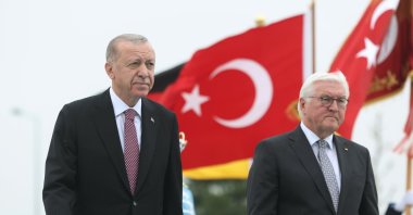President Recep Tayyip Erdoğan and German President Frank-Walter Steinmeier review the honor guard, during a welcome ceremony at the Presidential Palace in Ankara, Türkiye, April 24, 2024. (EPA File Photo)