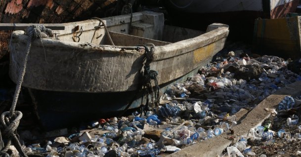 Plastic waste carried by a river from upstream is stranded on the riverbank on Earth Day, Banda Aceh, Indonesia, April 22, 2026. (EPA Photo)