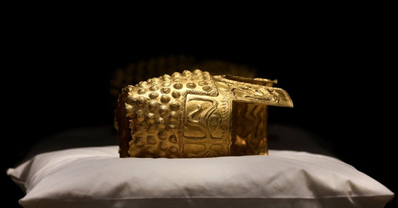 The 2,500-year-old golden helmet on display during a press event that marked its return with two other ancient Romanian treasures at the National Museum of Romanian History, Bucharest, Romania, April 21, 2026. (Reuters Photo)
