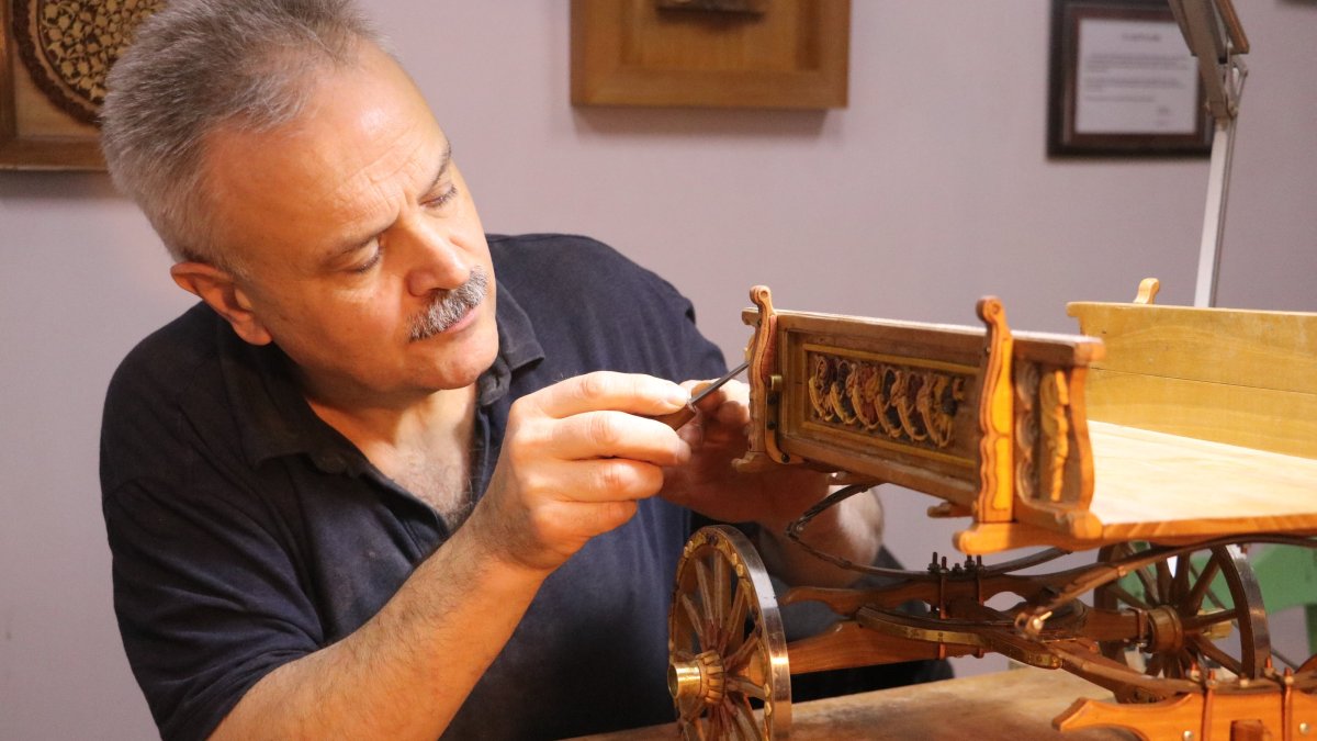 Turkish artist Pertev Aslan works on a scale model of a talika, an Ottoman-era horse-drawn carriage, Tekirdağ, Türkiye, March 8, 2026. (AA Photo)