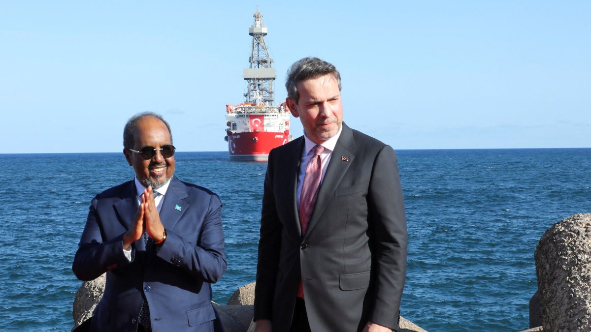 Energy Minister Alparslan Bayraktar (R) and Somali President Hassan Sheikh Mohamud attend the ceremony to launch the Turkish drilling vessel Cağrı Bey, which is set to conduct Türkiye's first deep-sea drilling operation near Mogadishu's sea port, Mogadishu, Somalia, April 10, 2026. (Reuters Photo)