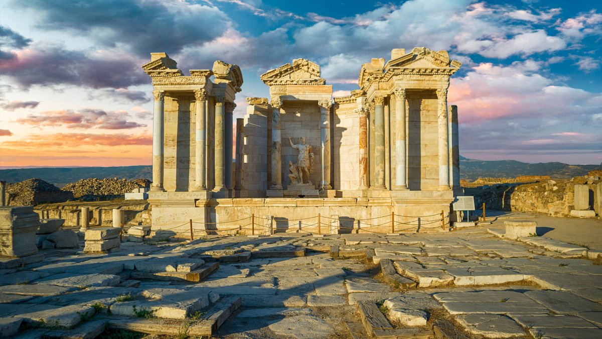 In this undated photo, the ancient city of Laodicea, one of Anatolia’s 1st-century B.C. settlements, is seen in Denizli, western Türkiye. (Shutterstock Photo)