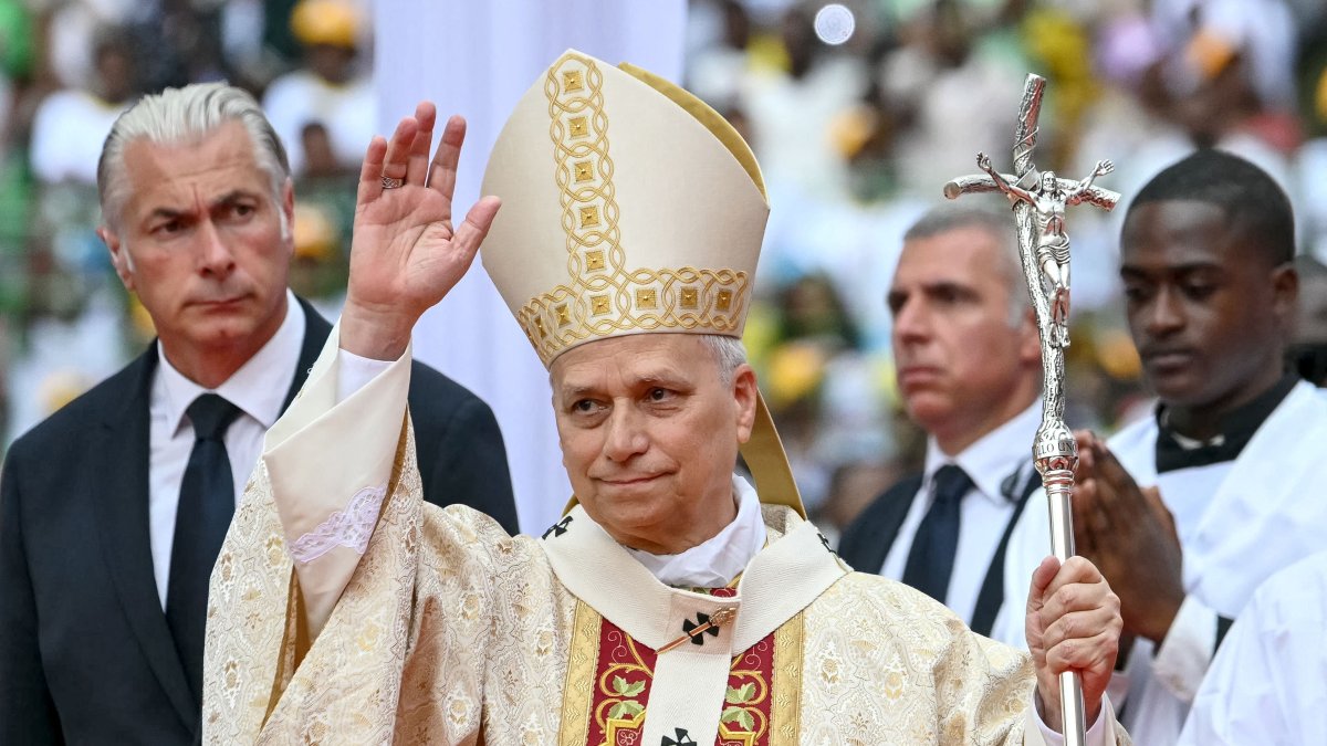 Pope Leo XIV arrives to lead a Holy Mass at the Malabo Stadium in Malabo, Equatorial Guinea, April 23, 2026. (AFP Photo)