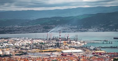 An oil refinery is seen in the Gulf of İzmit, Türkiye, May 19, 2022. (Shutterstock Photo)
