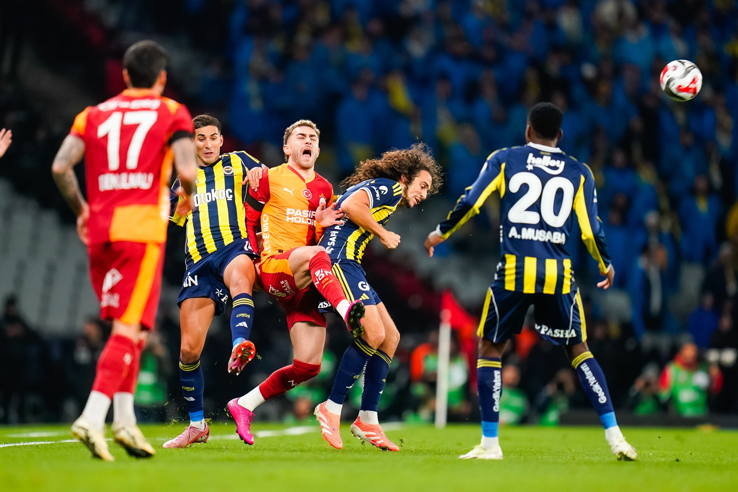 Istanbul derby looms as Galatasaray lead faces Fenerbahçe test