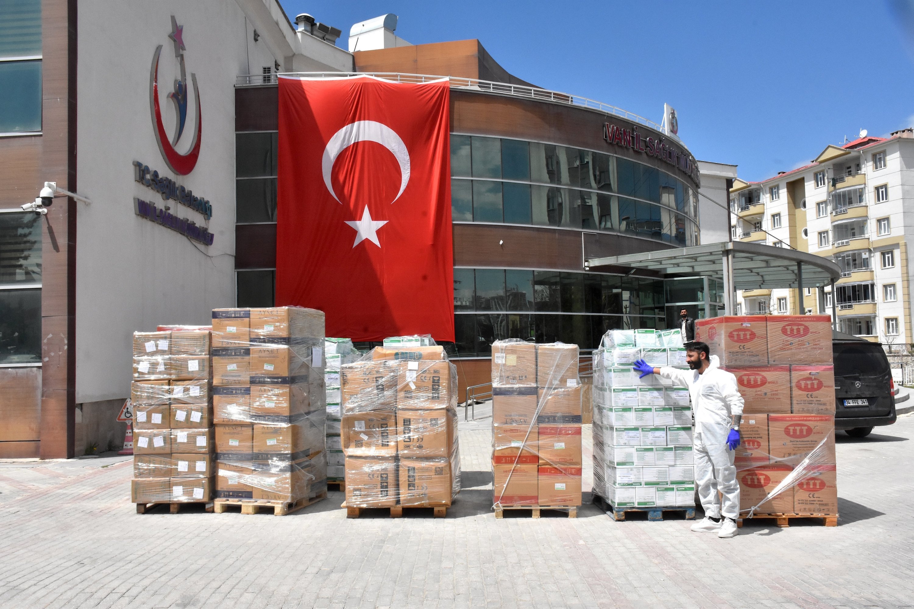 Türkiye expands medical aid shipments to Iran amid tensions