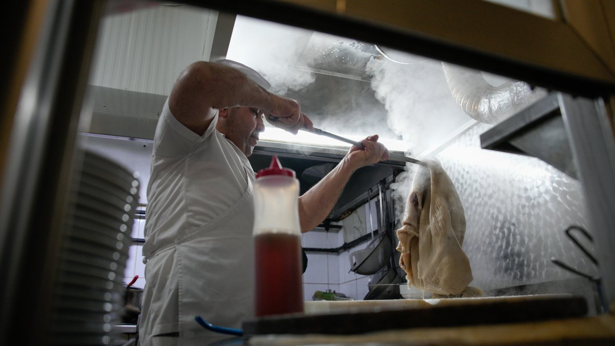 A man cooks traditional tripe soup, known as "iskembe" in Turkish and "patsas" in Greek, in a restaurant, Istanbul, Türkiye, March 27, 2026. (AP Photo)