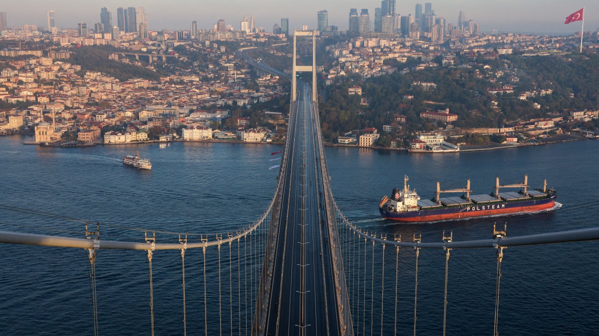 A tanker sails through the Bosporus, Istanbul, Türkiye, Nov. 2, 2025. (Reuters Photo)