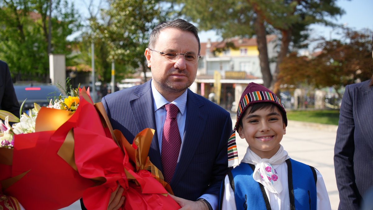 Justice Minister Akın Gürlek is welcomed by citizens during his visit for a series of meetings and inspections, Edirne, Türkiye, April 24, 2026. (IHA Photo)