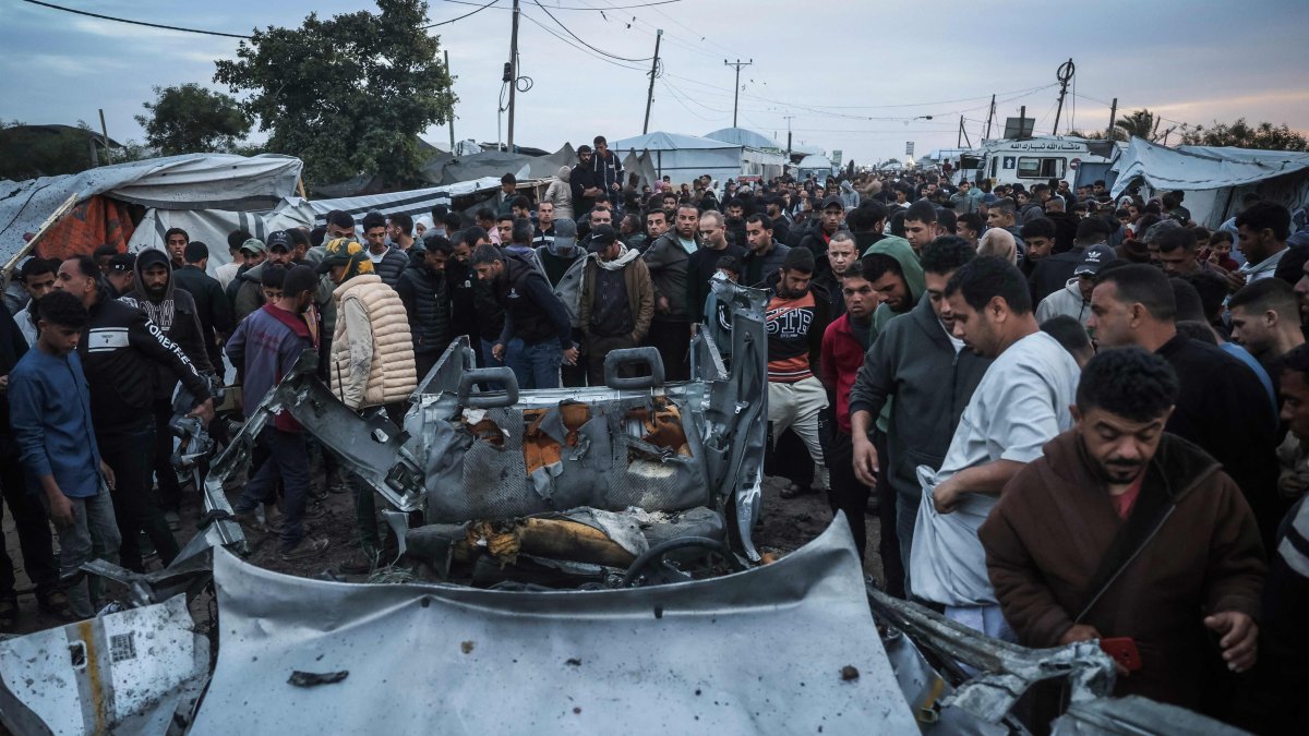 People gather at the site of an Israeli strike on a police vehicle in Khan Younis, in the southern Gaza Strip, April 24, 2026. (AFP Photo)