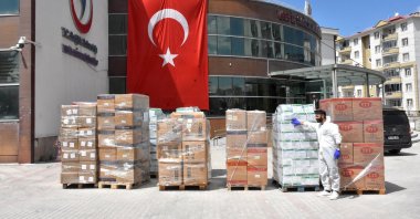 Health personnel at the Van Provincial Health Directorate prepare and load medical aid supplies, Van, Türkiye, April 23, 2026. (AA Photo) 