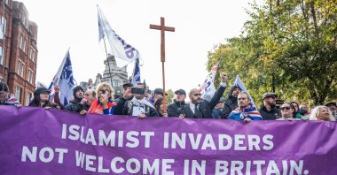 Nick Tenconi (a Mediterranean migrant himself), head of the fascist United Kingdom Independence Party (Ukip), stands behind a huge banner during a far-right rally, central London, Britain, Nov. 25, 2025. (Getty Images Photo)