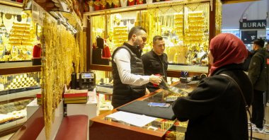 A customer shops at a jewelry shop, Istanbul, Türkiye, Feb. 25, 2026. (Reuters Photo)