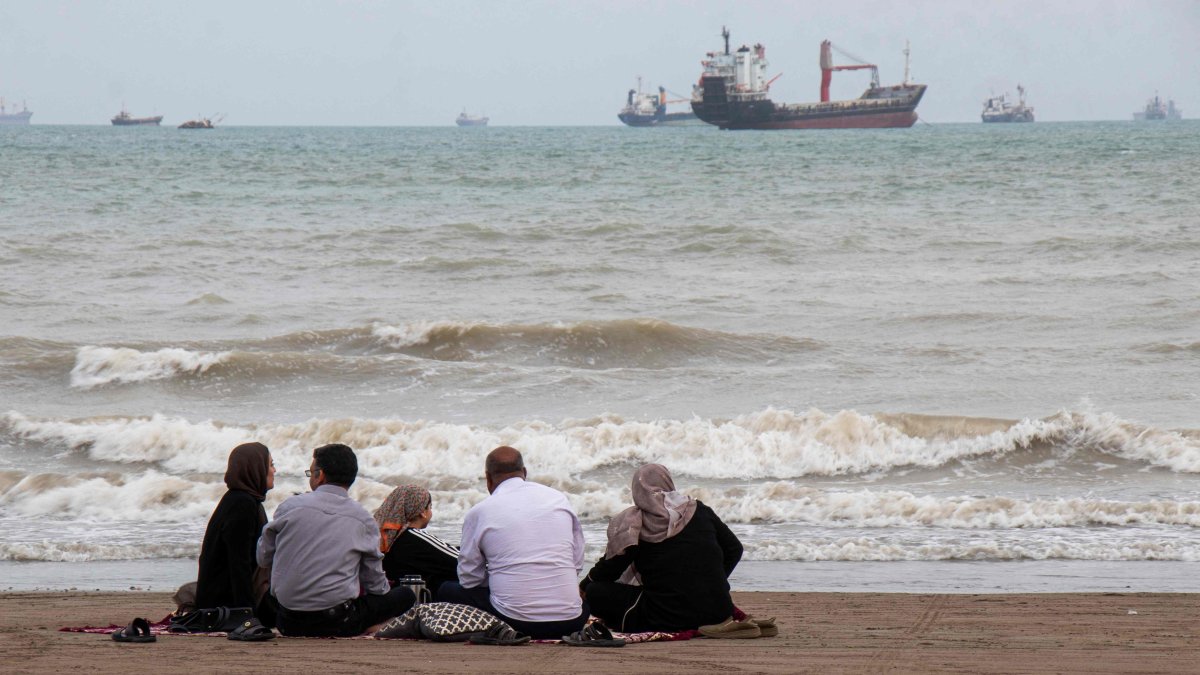Iranians are seen at Suru Beach in Bandar Abbas along the Strait of Hormuz in this picture obtained from Iran's ISNA news agency, April 24, 2026. (AFP Photo)