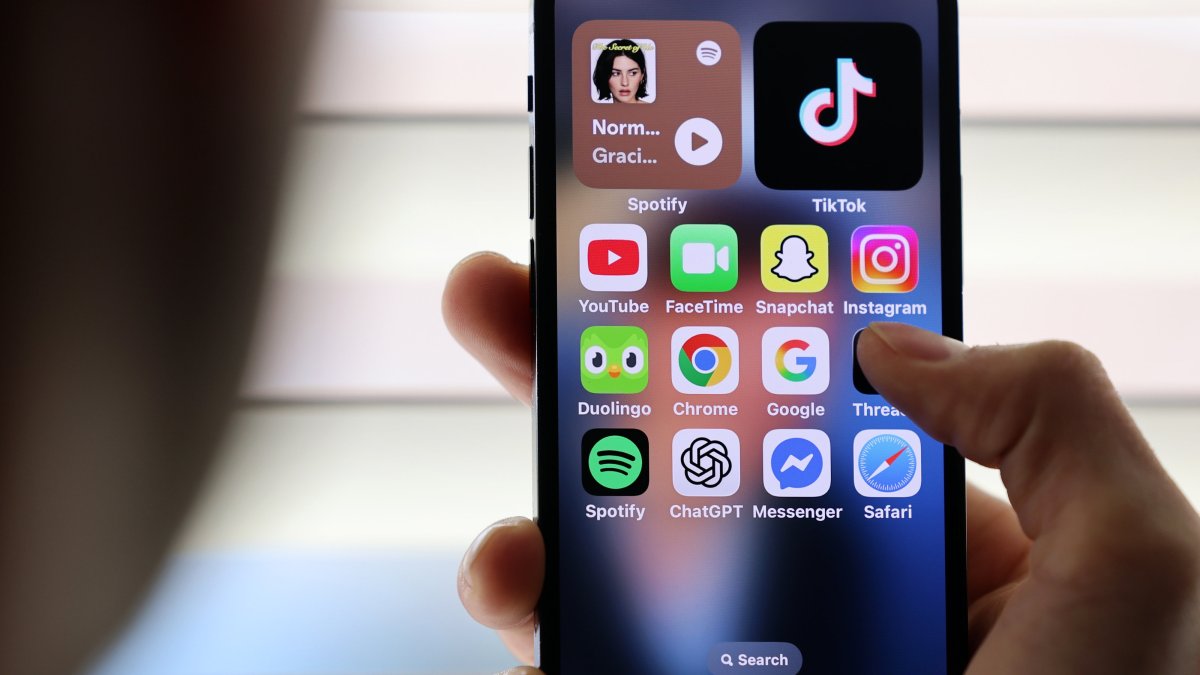 Australia to Europe: Momentum builds to curb kids' social media use