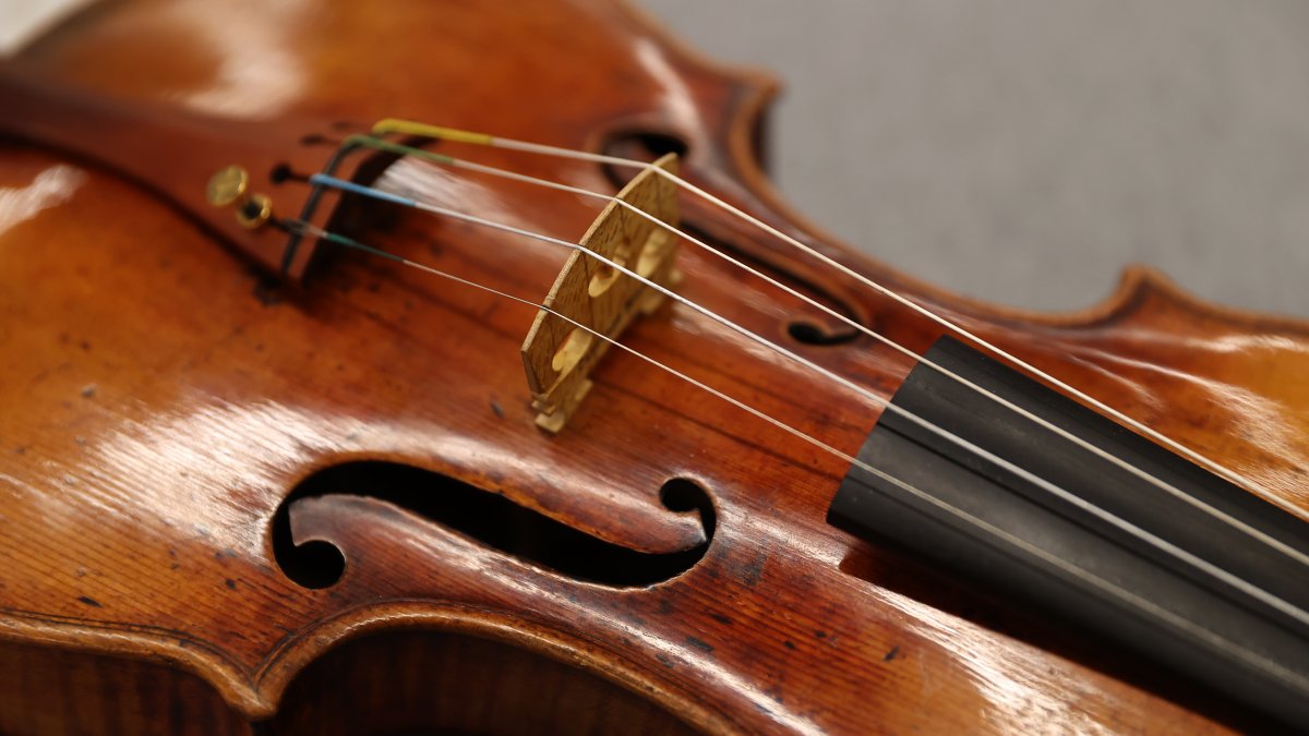 A 1714 Stradivarius violin is on display at the Museum of Fine Arts, Boston, U.S., Sept. 17, 2025. (Getty Images Photo)