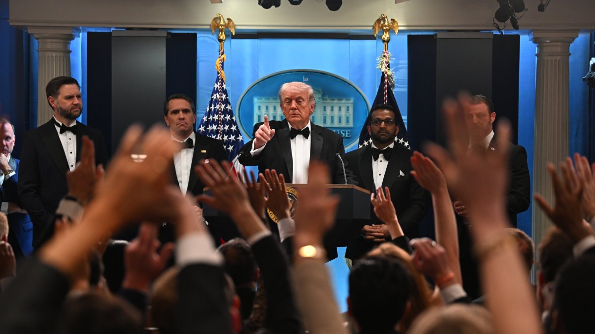 Trump calls off envoys' Ismabad trip to sink US-Iran peace hopes