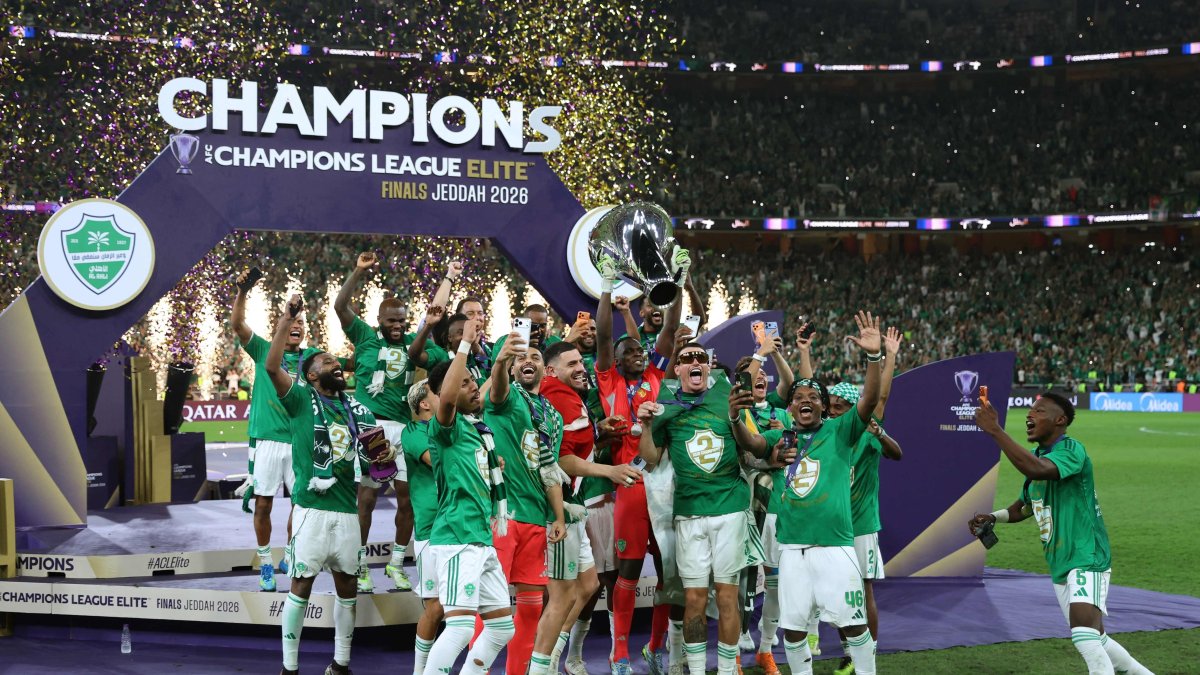 Al-Ahli players celebrate with the trophy after beating Machida Zelvia 1-0 in the final of the AFC Champions League final in Jeddah, Saudi Arabia, April 25, 2026. (AFP Photo)