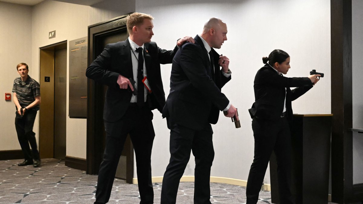 Agents draw their guns after loud bangs were heard during the White House Correspondents' dinner at the Washington Hilton, Washington, DC, U.S., April 25, 2026. (AFP Photo)