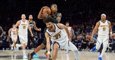 Timberwolves guard Ayo Dosunmu (C) drives to the lane as Nuggets guard Jamal Murray defends in an NBA game, Minneapolis, Minnesota, U.S., April 25, 2026. (Reuters Photo)