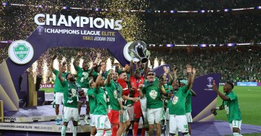 Al-Ahli players celebrate with the trophy after beating Machida Zelvia 1-0 in the final of the AFC Champions League final in Jeddah, Saudi Arabia, April 25, 2026. (AFP Photo)