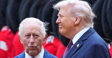 U.S. President Donald Trump (R) and Britain's King Charles III inspect a guard of honor during a ceremonial welcome during the US president's second state visit in the Quadrangle at Windsor Castle in Windsor, Britain, Sept. 17, 2025. (AFP Photo)