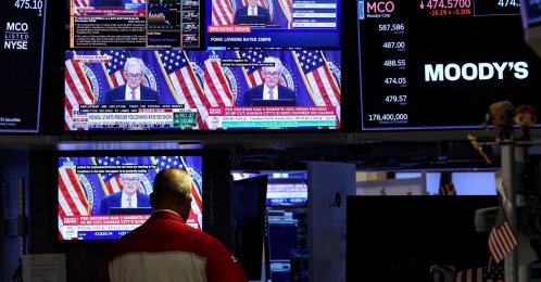 Screens broadcast a press conference by U.S. Federal Reserve Chair Jerome Powell on the floor of the New York Stock Exchange (NYSE), New York City, U.S., Oct. 29, 2025. (Reuters Photo)