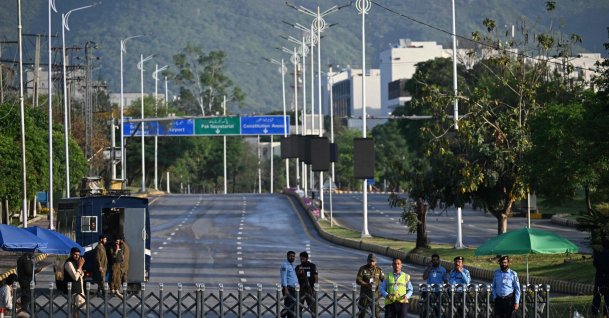 Police officers stand guard near the Serena Hotel, the venue for expected U.S.-Iran talks, Islamabad’s Red Zone, Pakistan, April 25, 2026. (AFP Photo)
