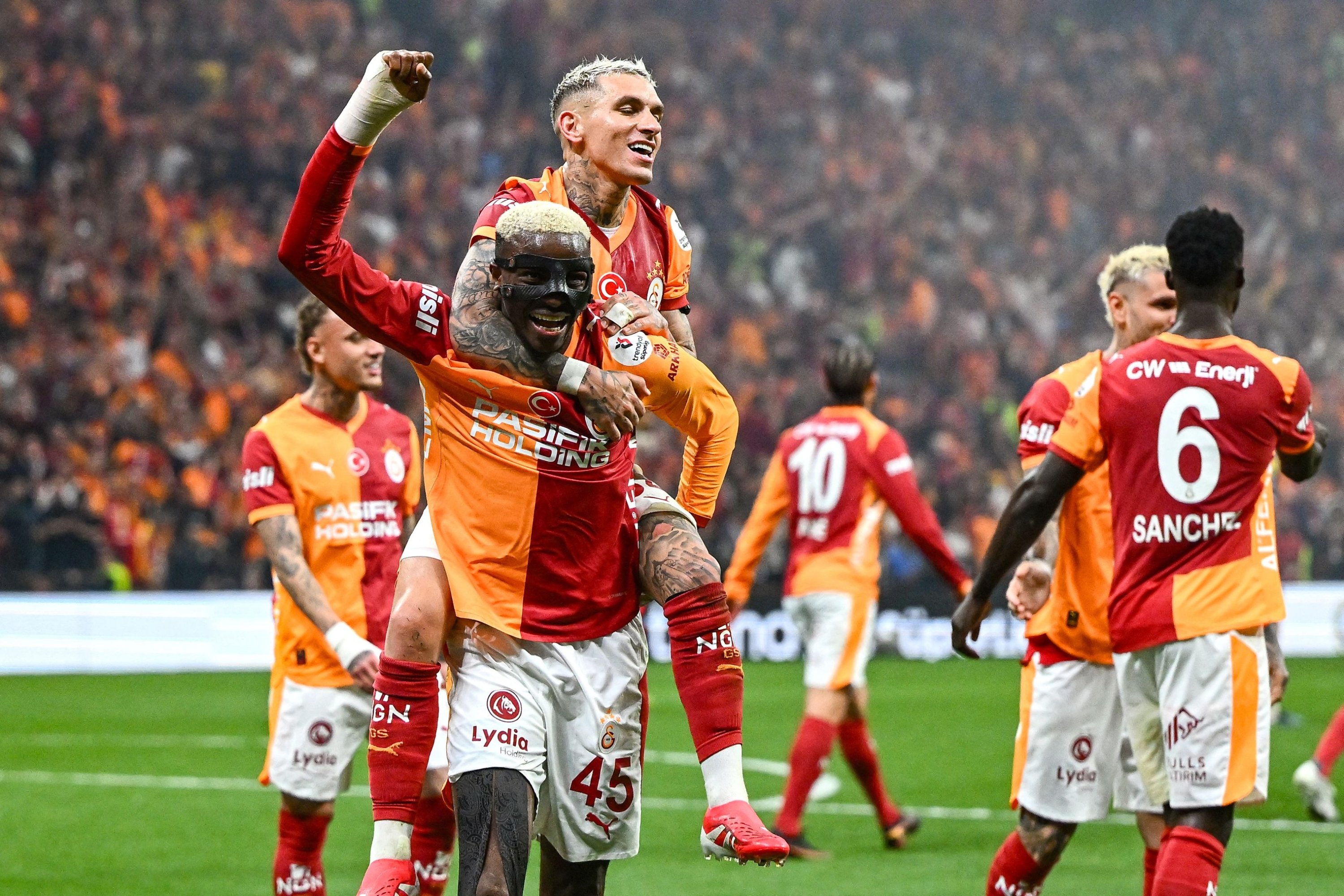 Galatasaray eye 4th-straight Süper Lig title after dismantling Fener