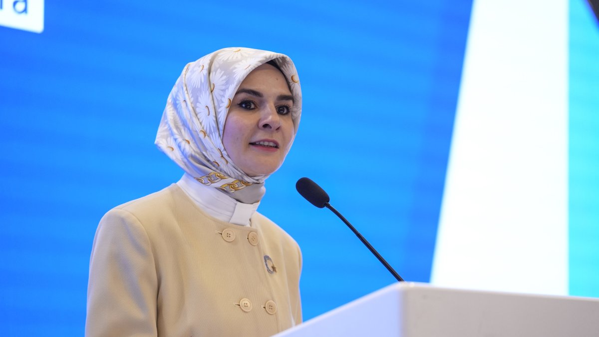 Family and Social Services Minister Mahinur Özdemir Göktaş speaks at the closing session of the international meeting titled “Policy and Practice Sharing on the Protection of Children in the Digital Environment,” Ankara, Türkiye, April 22, 2026. (AA Photo)