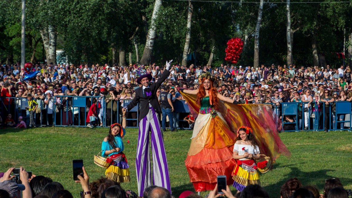 An undated photo of a show during the Hıdırellez celebrations, Edirne, Türkiye. (Shutterstock Photo)