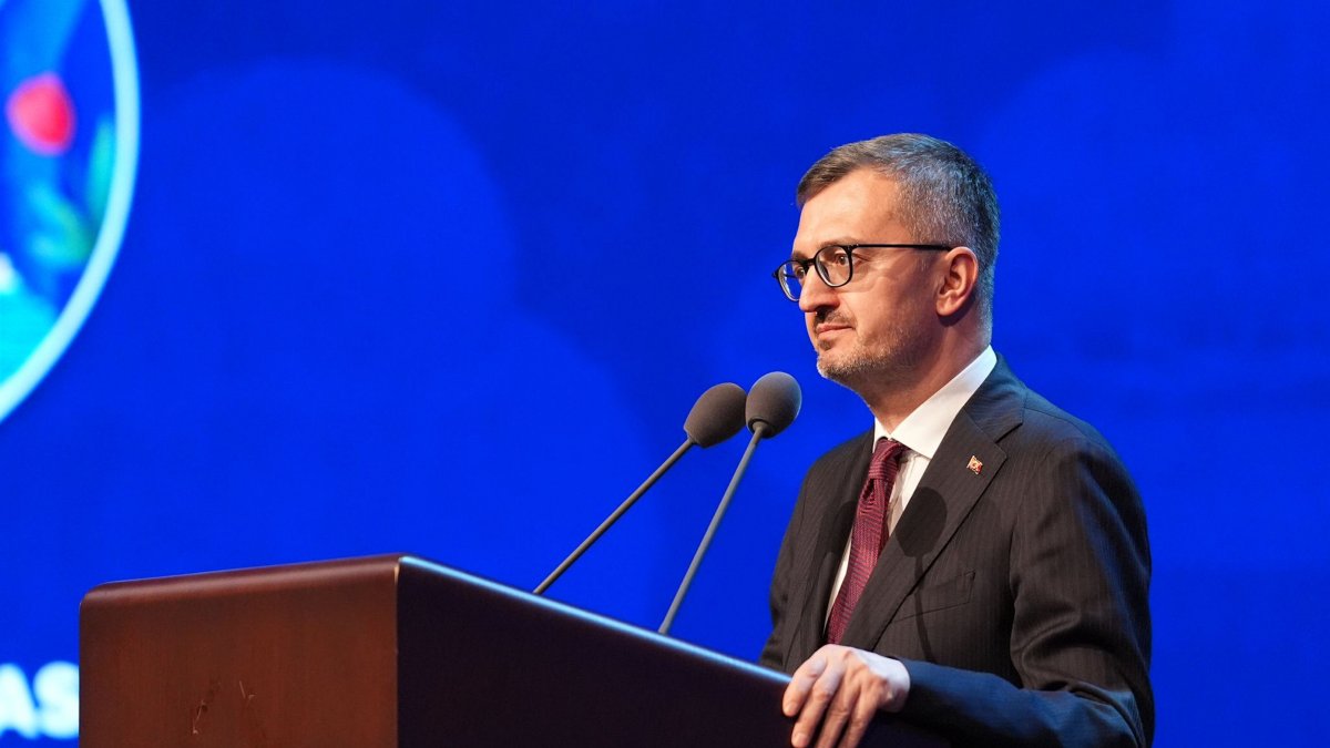 Communications Director Burhanettin Duran speaks at the April 23 Children’s Festival gala program, Ankara, Türkiye, April 23, 2026. (AA Photo)
