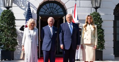 Britain's King Charles III (2-L), Queen Camilla (L), US President Donald Trump (2-R) and First Lady Melania Trump (R) pose for a picture at the White House in Washington, D.C., April 27, 2026. (EPA Photo)