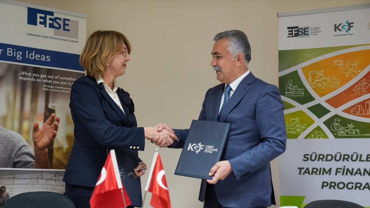 KGF Board Chairperson Erdoğan Özegen and EFSE Portfolio Manager Jasminka Begert shake hands after signing the protocol, Ankara, Türkiye, April 28, 2026. (AA Photo)