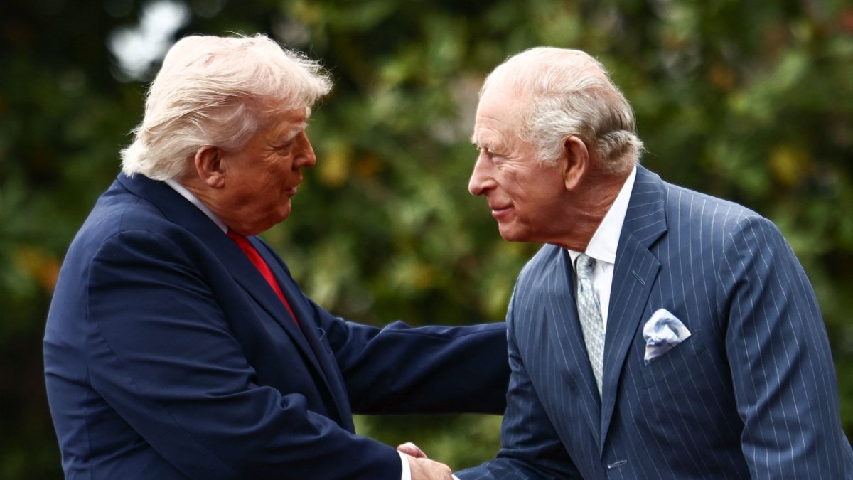 U.S. President Donald Trump and Britain's King Charles III shake hands during an arrival ceremony on the South Lawn of the White House in Washington, DC, U.S., April 28, 2026. (AFP Photo)