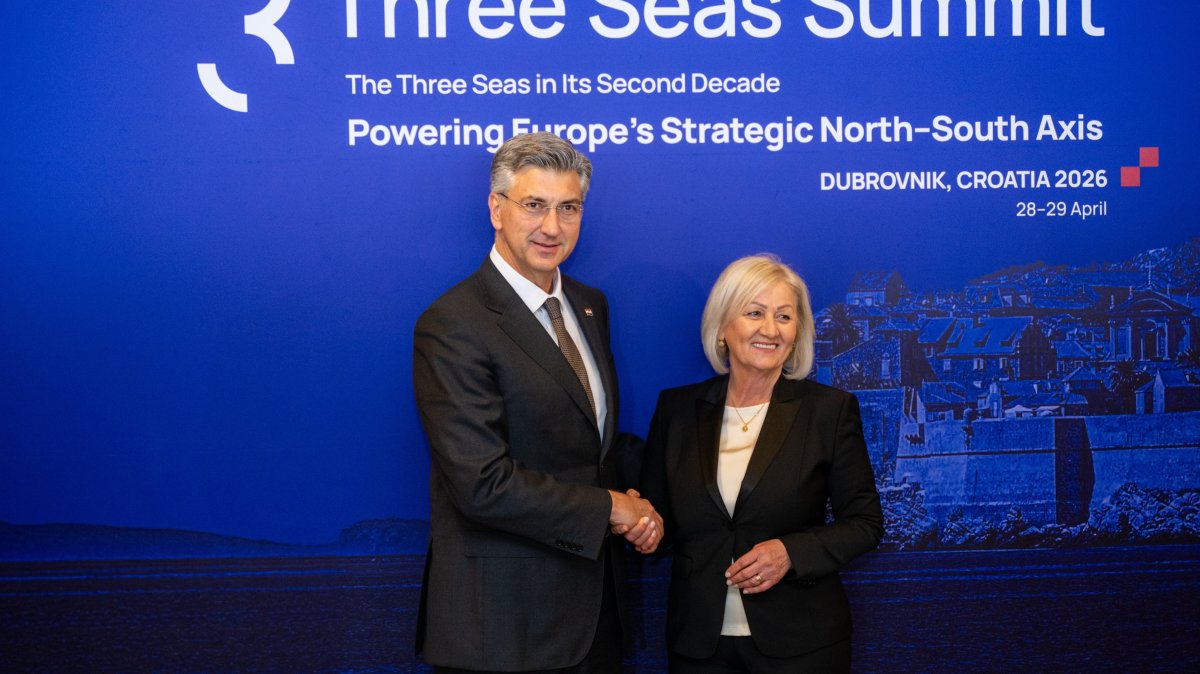  Croatia's Prime Minister Andrej Plenkovic shaking hands with Chairwoman of the Council of Ministers of Bosnia-Herzegovina Borjana Kristo ahead of the Three Seas Summit in Dubrovnik, Croatia, April 28, 2026. (EPA via Croatian Foreign Ministry Handout)
