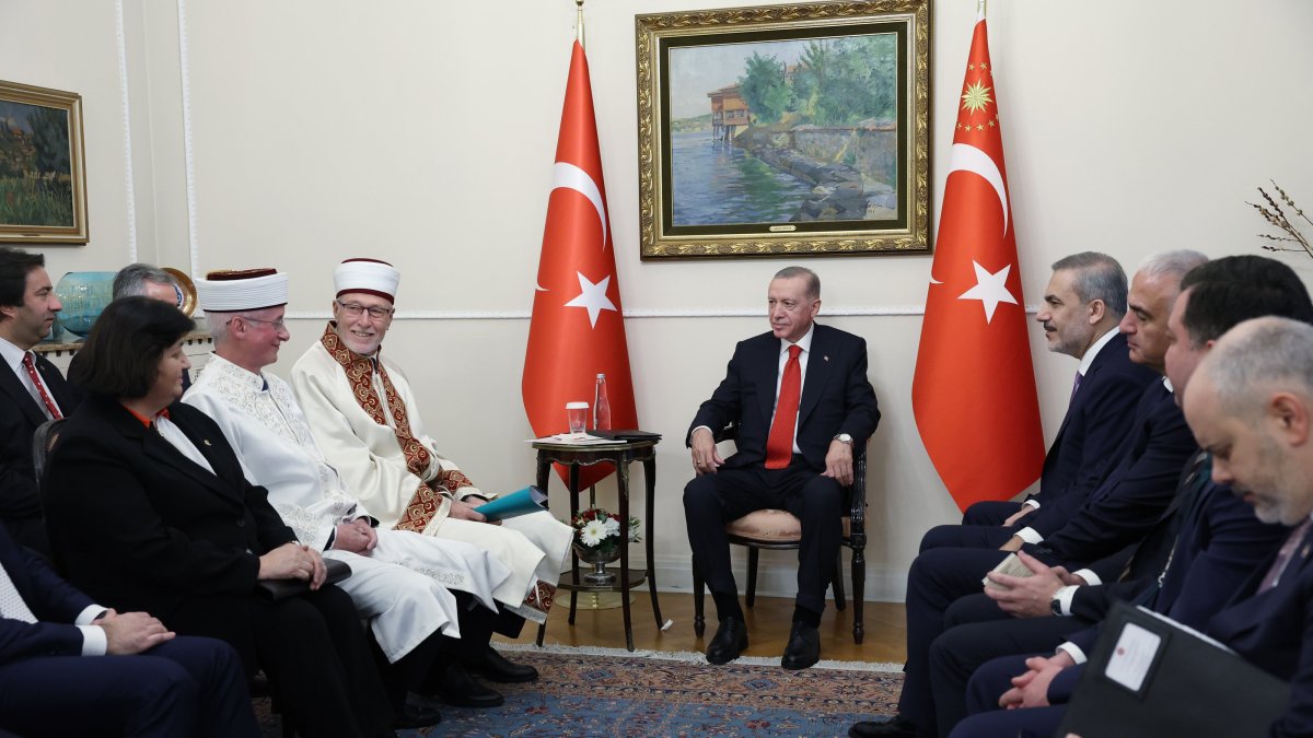 President Recep Tayyip Erdoğan meets representatives of the Turkish minority, Athens, Greece, June 26, 2025. (AA Photo)