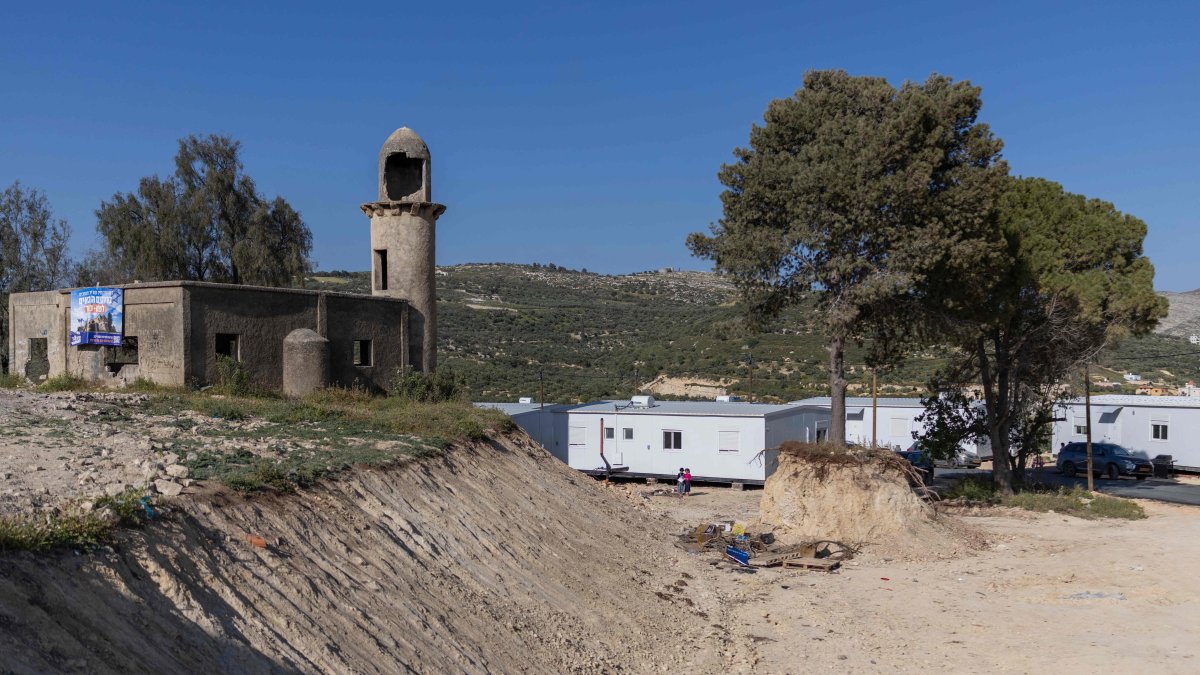 Illegal Jewish settler houses overlook a mosque at the Sa-Nur settlement south of Jenin in the Israeli-occupied West Bank, Palestine, April 28, 2026. (AFP Photo)