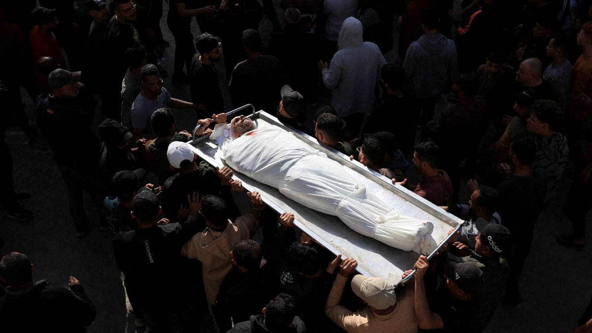 Mourners attend the funeral of Palestinians who were killed today in an Israeli strike, according to medics, at Al-Shifa Hospital in Gaza City, April 28, 2026. (Reuters Photo)