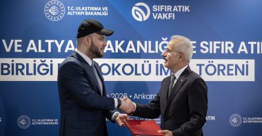 Minister Abdulkadir Uraloğlu (R) and Zero Waste Foundation President Samed Ağırbaş shake hands after signing the agreement, Ankara, Türkiye, April 29, 2026. (AA Photo)