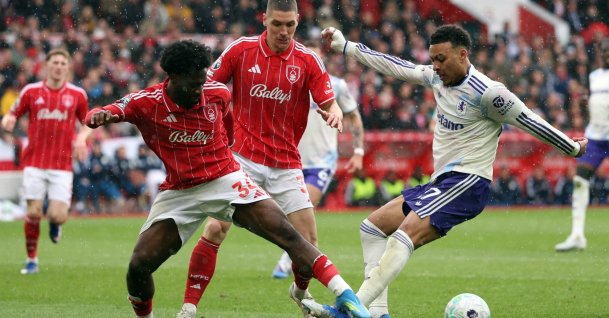 Forest's Ola Aina (L) in action with Aston Villa's Morgan Rogers during a Premier League match in Nottingham, U.K., April 12, 2026. (Reuters Photo)