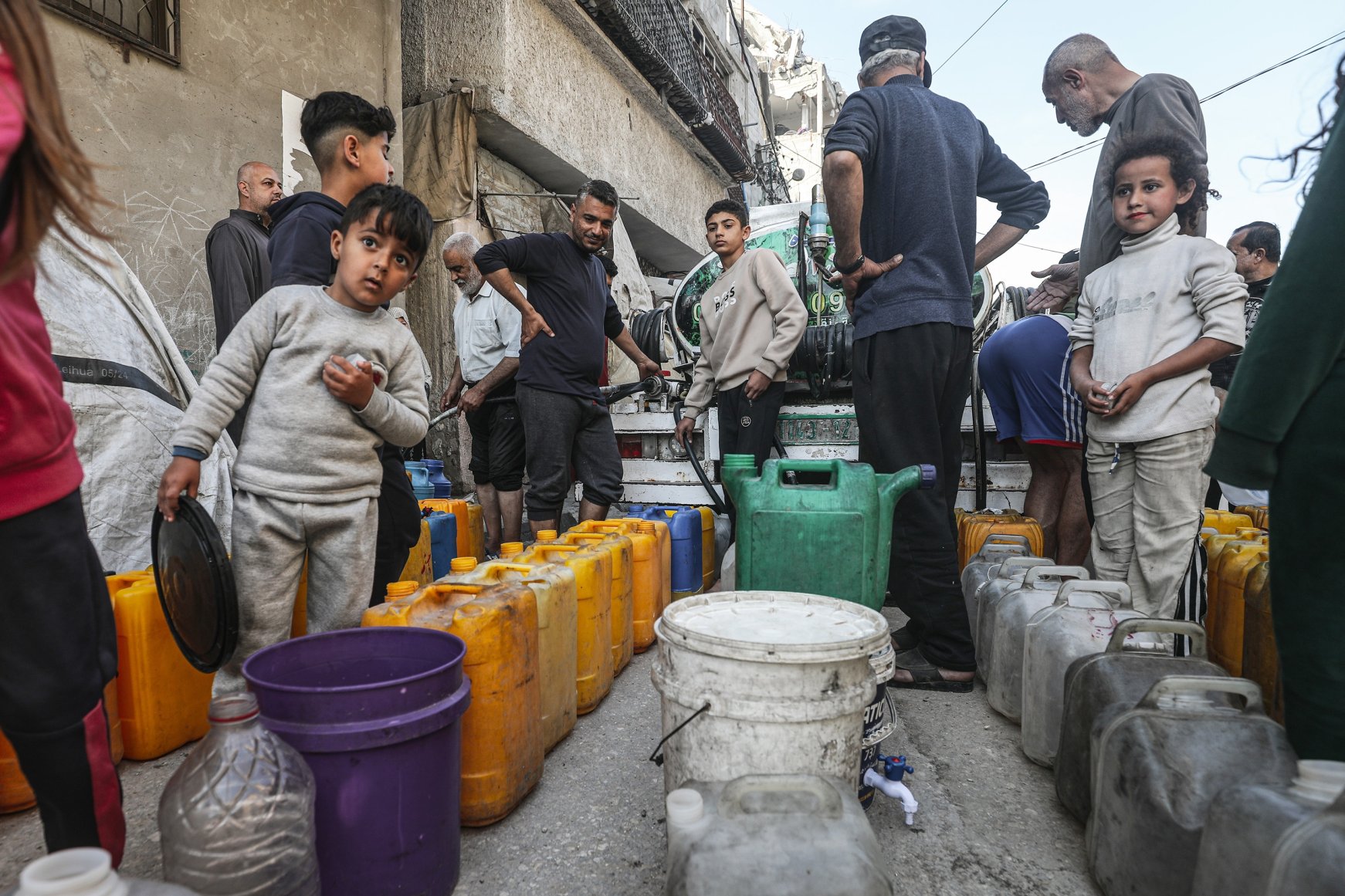 Devastated infrastructure leaves thousands in Gaza relying on water ...