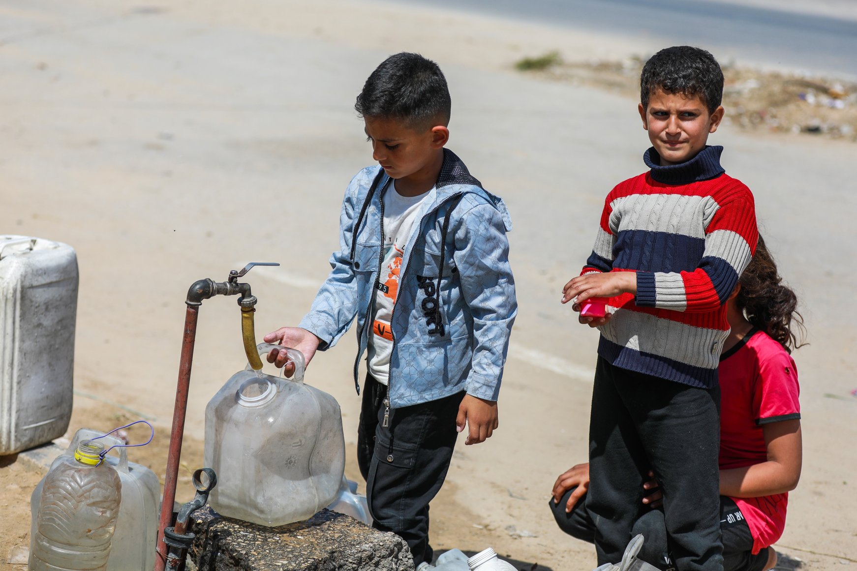 Devastated infrastructure leaves thousands in Gaza relying on water ...