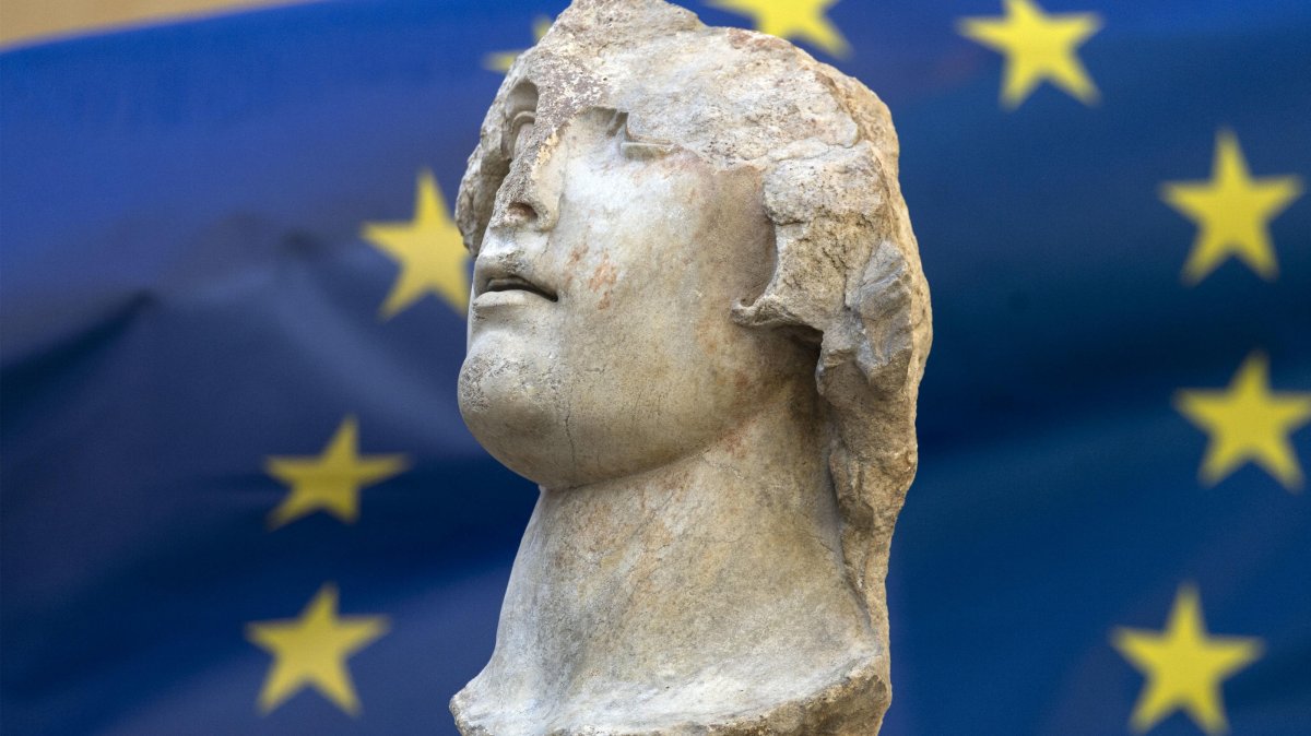 The head of a statue of Alexander the Great, one of the artworks repatriated from the U.S., during their presentation at the headquarters of the Carabinieri Command for the Protection of Cultural Heritage, Rome, Italy, April 29, 2026. (EPA Photo)