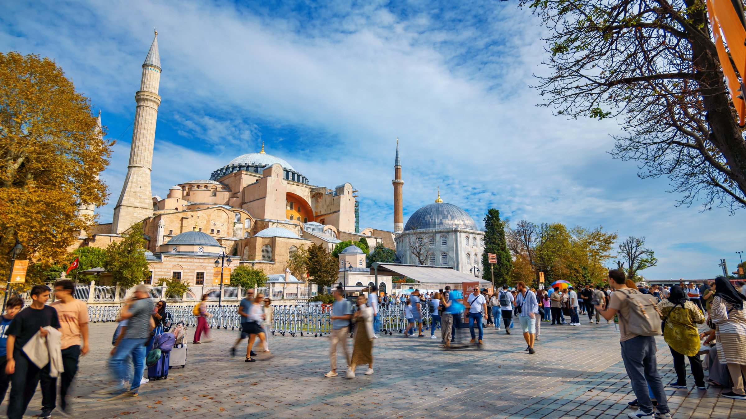 People walk close to Hagia Sophia Mosque, Istanbul, Türkiye, Oct. 10, 2024. (Shutterstock Photo)